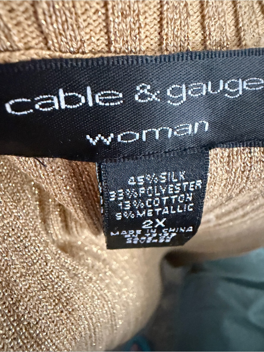 Sleeveless Ribbed Turtleneck Sweater Vest in gold lurex - Picture 2 of 7
